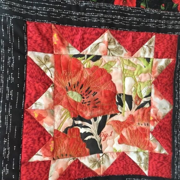 NWT Hand Crafted Quilted Wall Hanging/Runner in Poppy Prints - Picture 4 of 13